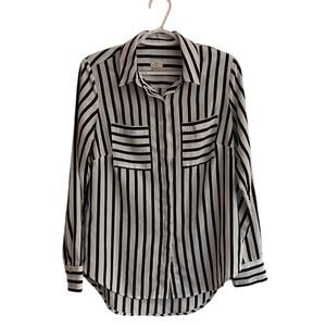 A New Day Black & White Striped Button Up Long Sleeved Round Bottom Shirt Sz M